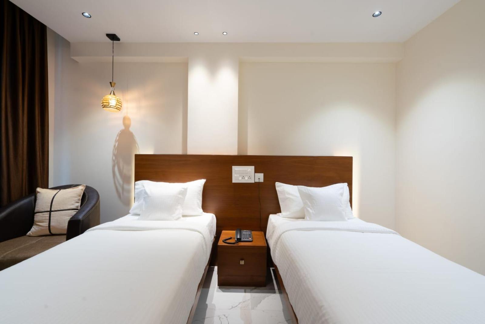 Hotel Vilvah Kojambuttúr Kültér fotó